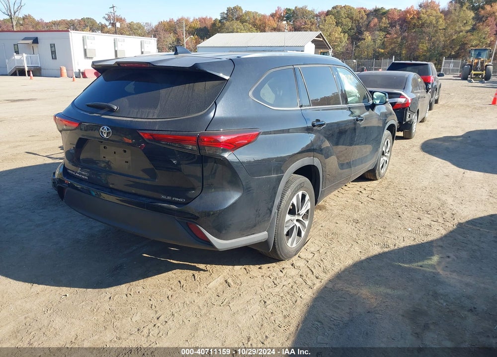 2021 TOYOTA HIGHLANDER XLE VIN: 5TDGZRBH8MS058260