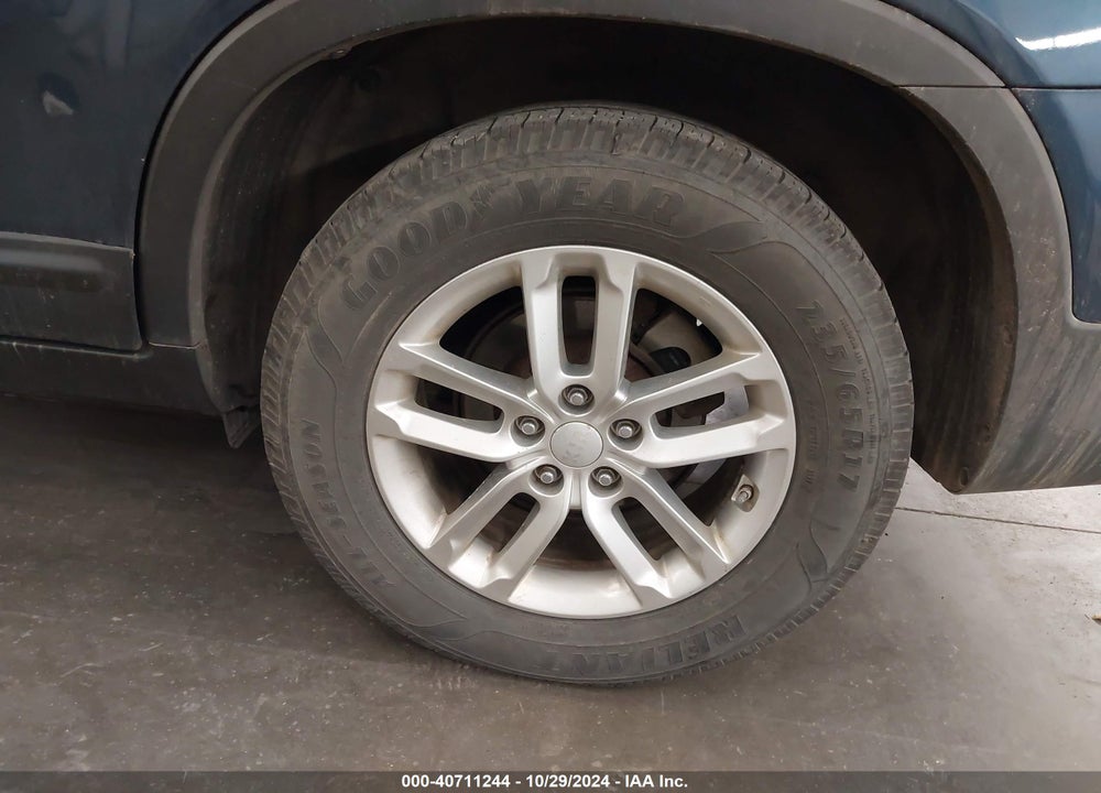 2014 KIA SORENTO LX VIN: 5XYKT3A60EG548263