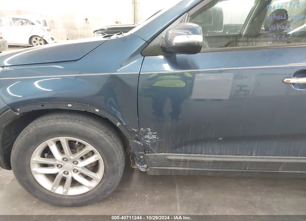 2014 KIA SORENTO LX VIN: 5XYKT3A60EG548263