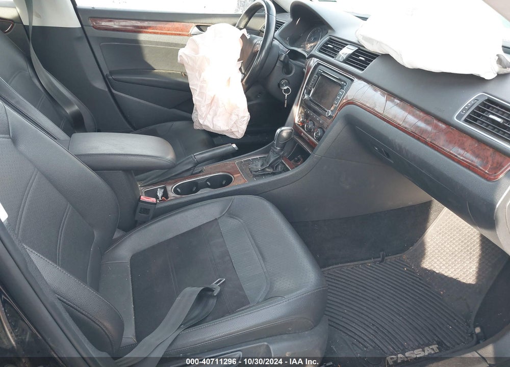 2013 VOLKSWAGEN PASSAT VIN: 1VWBP7A34DC012921