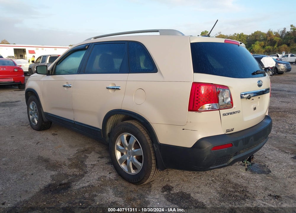 2011 KIA SORENTO LX VIN: 5XYKT3A16BG072276