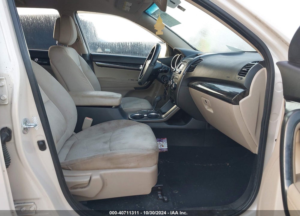 2011 KIA SORENTO LX VIN: 5XYKT3A16BG072276