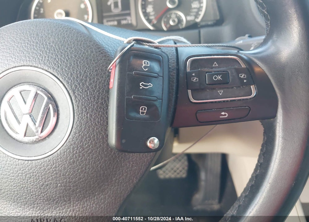 2017 VOLKSWAGEN TIGUAN 2.0T/2.0T S VIN: WVGAV7AX8HK041756