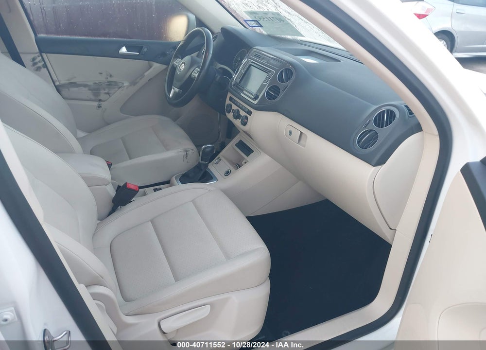 2017 VOLKSWAGEN TIGUAN 2.0T/2.0T S VIN: WVGAV7AX8HK041756