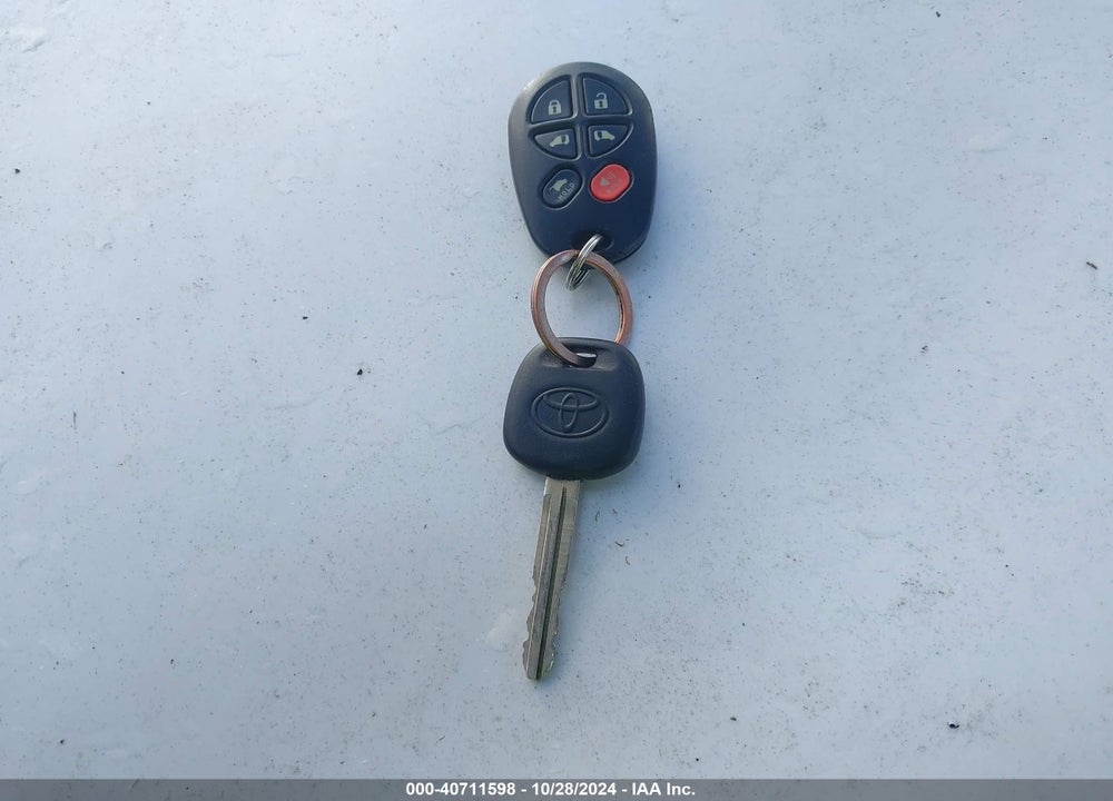 2007 TOYOTA SIENNA XLE VIN: 5TDBK22CX7S000326