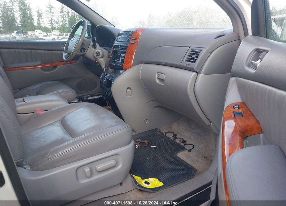 2007 TOYOTA SIENNA XLE VIN: 5TDBK22CX7S000326