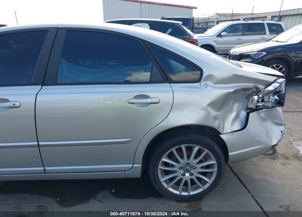 2011 VOLVO S40 T5 VIN: YV1672MS1B2550175