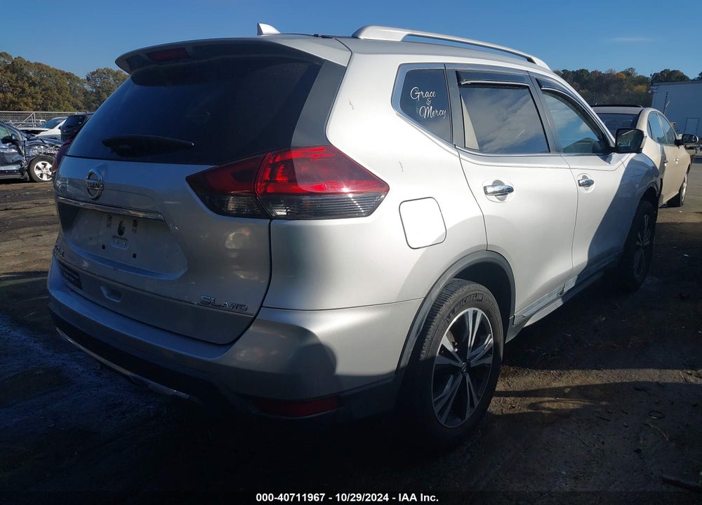 2018 NISSAN ROGUE SL VIN: 5N1AT2MV2JC801165