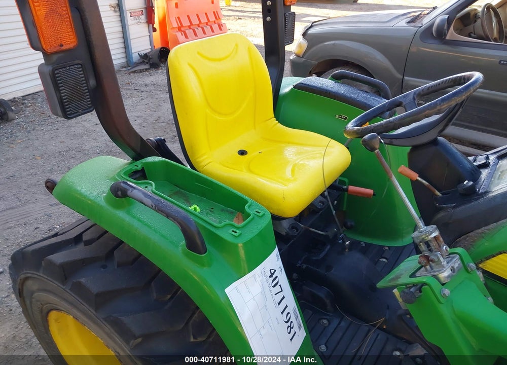 2016 JOHN DEERE 3032E VIN: 1LV3032EKGG100794