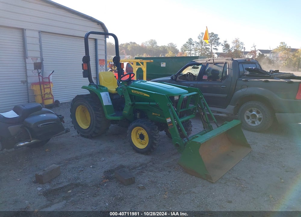 2016 JOHN DEERE 3032E VIN: 1LV3032EKGG100794