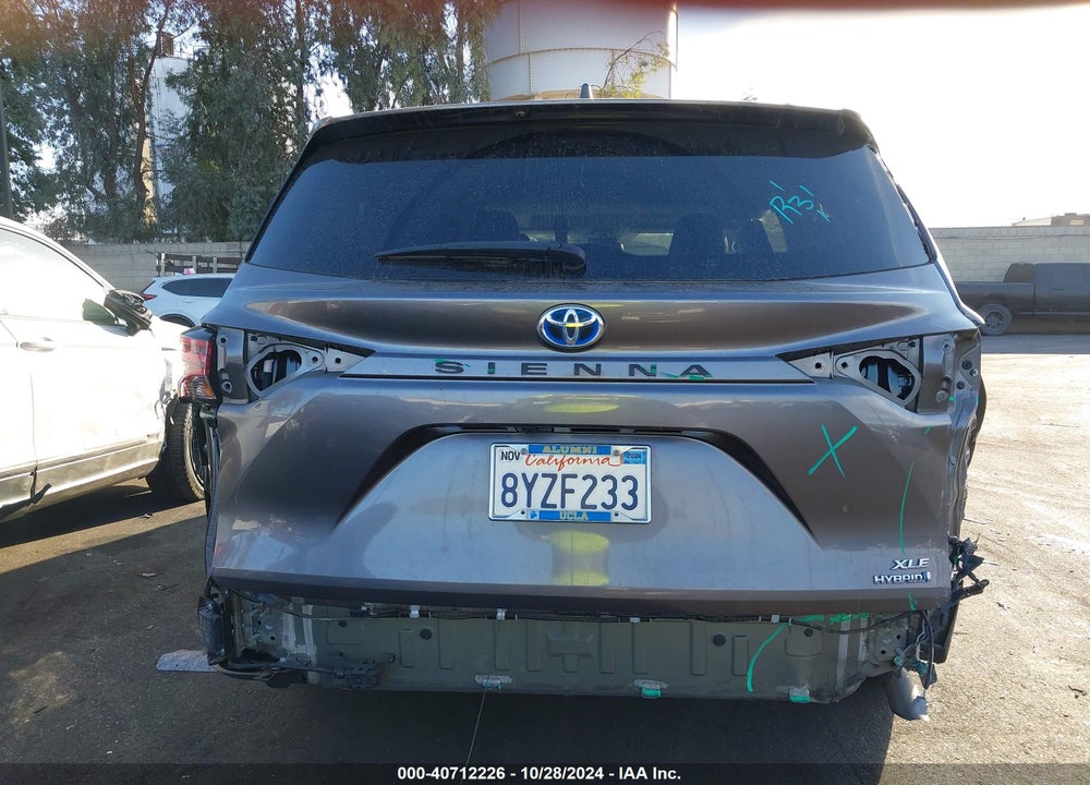 2022 TOYOTA SIENNA XLE VIN: 5TDJRKEC0NS087427