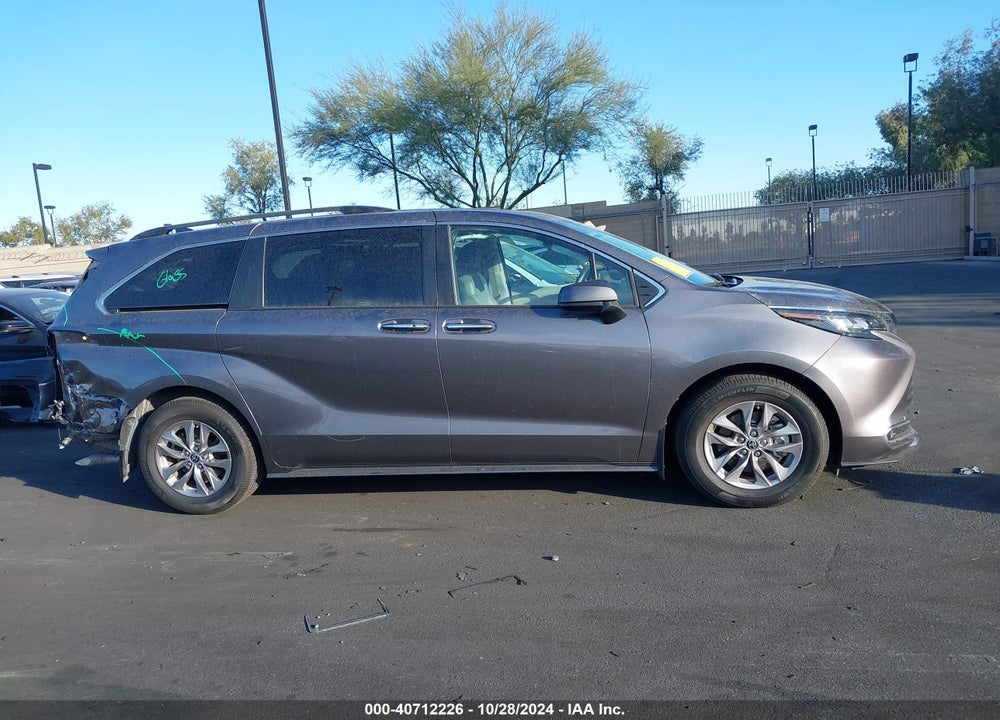 2022 TOYOTA SIENNA XLE VIN: 5TDJRKEC0NS087427