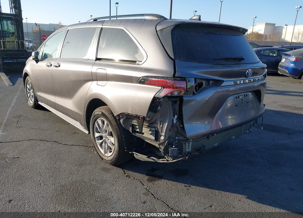 2022 TOYOTA SIENNA XLE VIN: 5TDJRKEC0NS087427