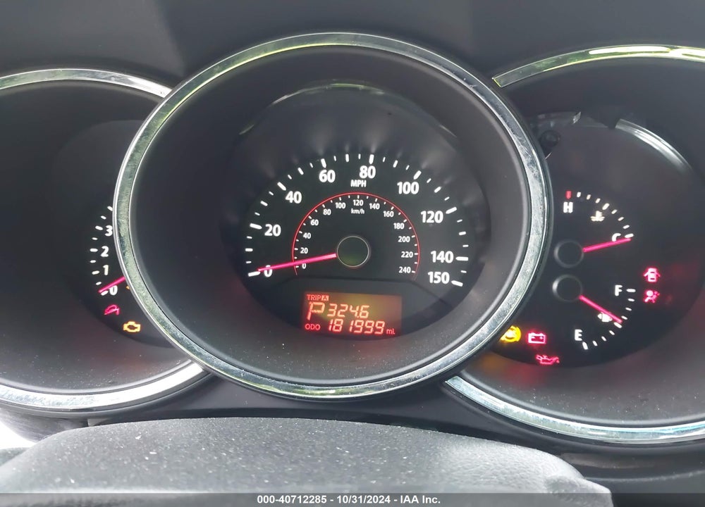 2011 KIA SORENTO LX VIN: 5XYKT3A10BG185303