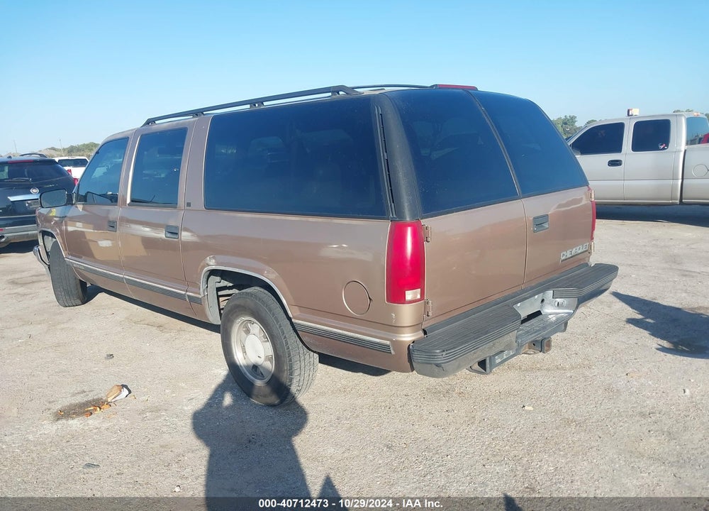 1996 CHEVROLET SUBURBAN C1500 VIN: 1GNEC16R1TJ389715