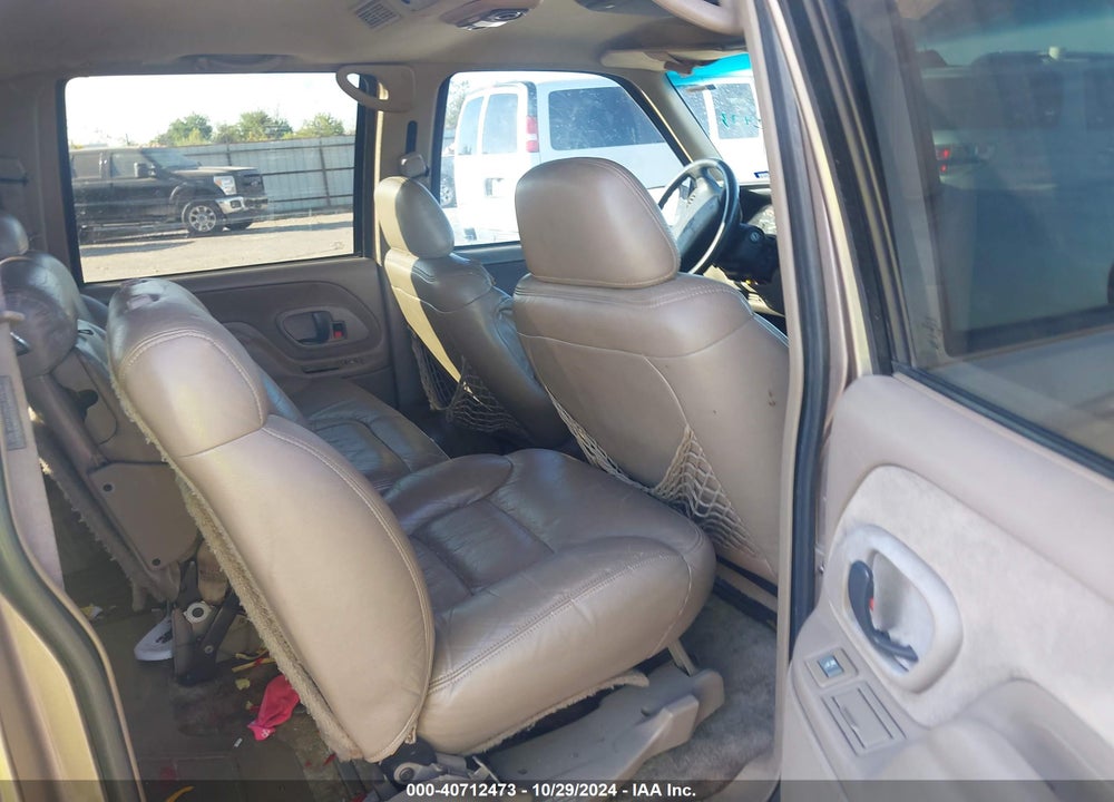 1996 CHEVROLET SUBURBAN C1500 VIN: 1GNEC16R1TJ389715