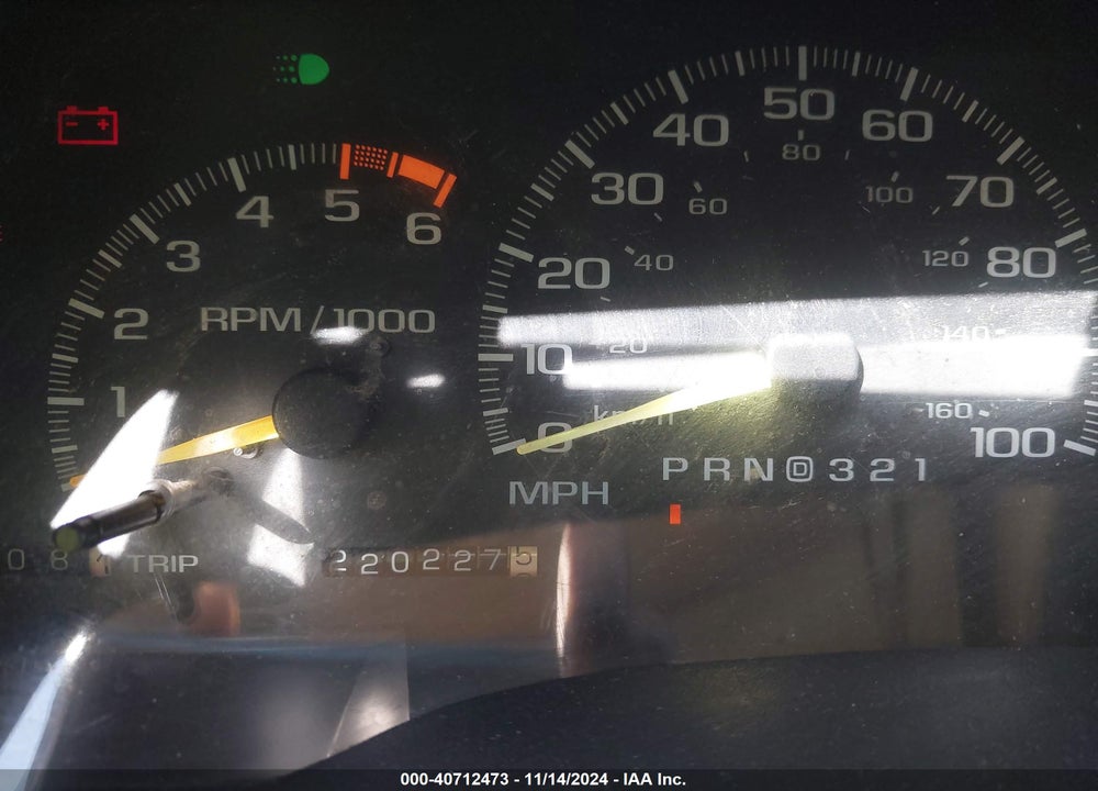1996 CHEVROLET SUBURBAN C1500 VIN: 1GNEC16R1TJ389715