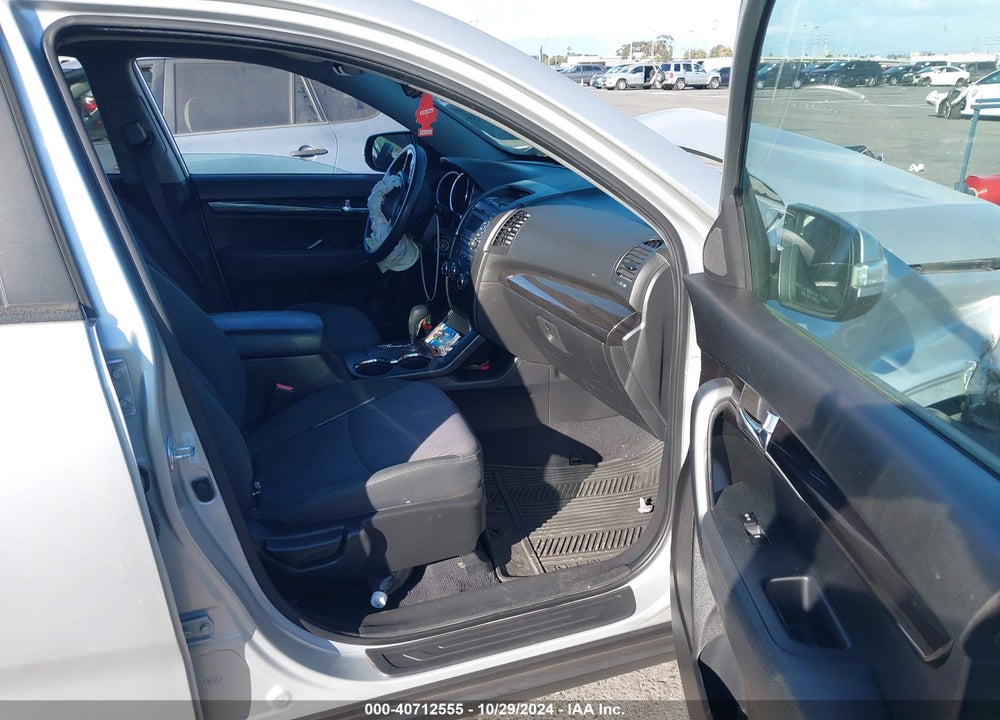 2013 KIA SORENTO LX VIN: 5XYKT4A16DG396238