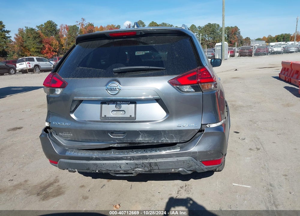 2018 NISSAN ROGUE SV VIN: KNMAT2MV7JP622200
