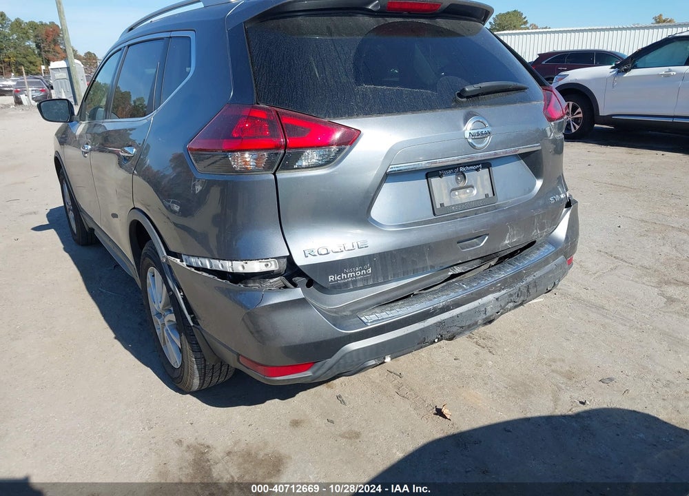 2018 NISSAN ROGUE SV VIN: KNMAT2MV7JP622200