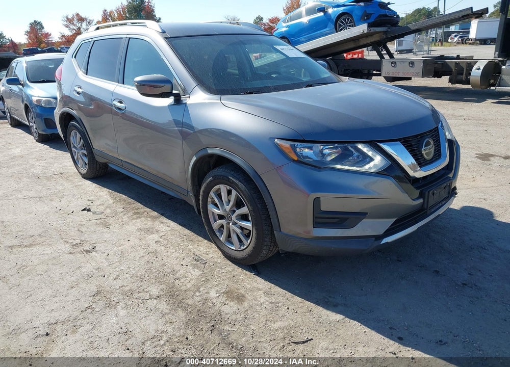 2018 NISSAN ROGUE SV VIN: KNMAT2MV7JP622200