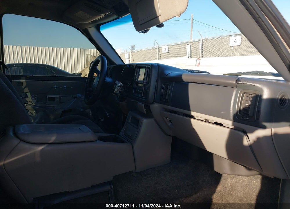 2002 CHEVROLET TAHOE LT VIN: 1GNEC13TX2R280587
