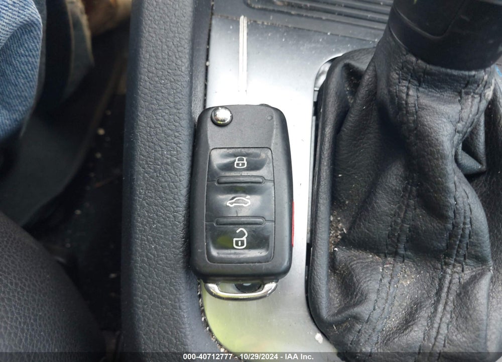 2014 VOLKSWAGEN JETTA 1.8T SE VIN: 3VWD17AJ4EM289271