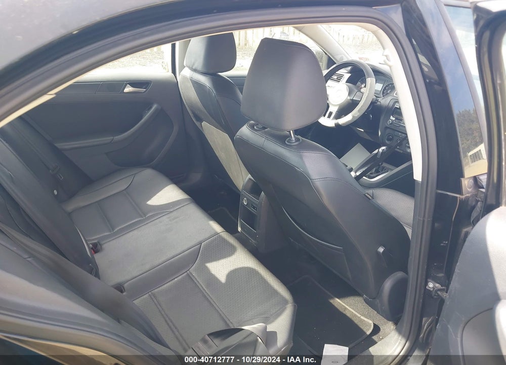2014 VOLKSWAGEN JETTA 1.8T SE VIN: 3VWD17AJ4EM289271