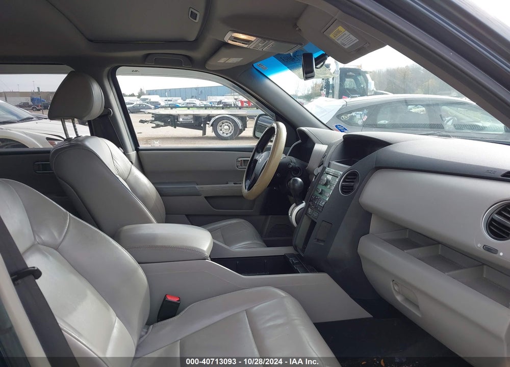 2011 HONDA PILOT EX-L VIN: 5FNYF4H56BB010576
