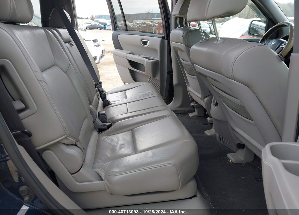 2011 HONDA PILOT EX-L VIN: 5FNYF4H56BB010576