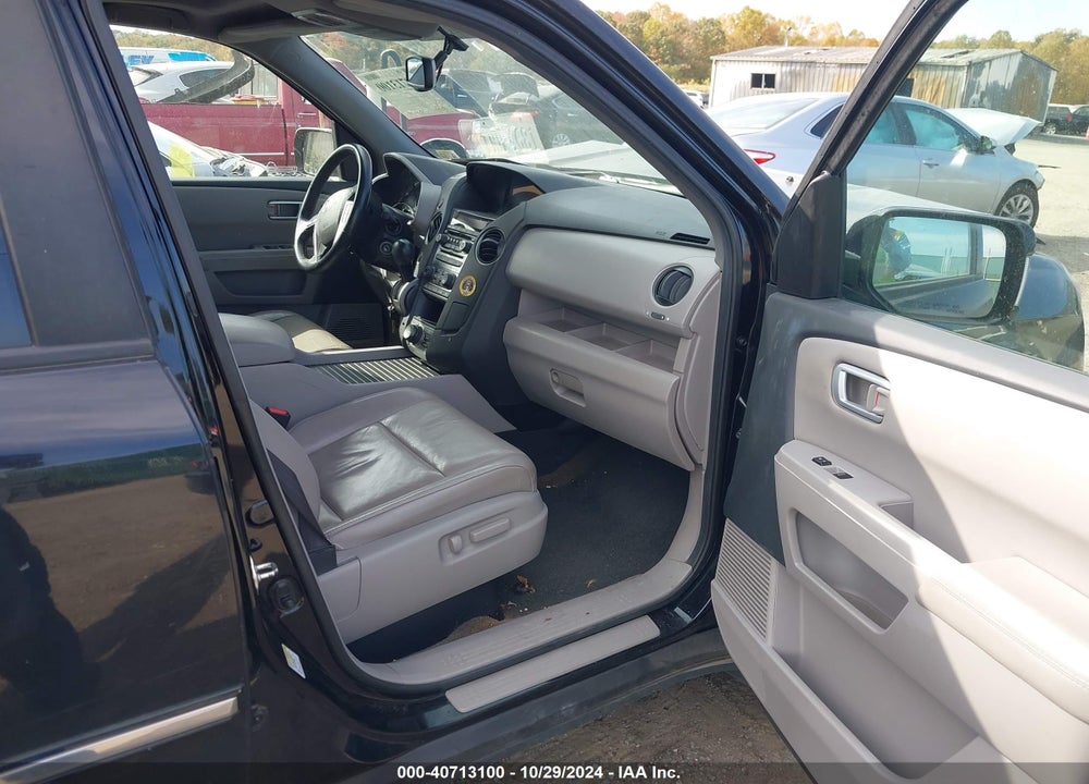 2013 HONDA PILOT TOURING VIN: 5FNYF4H93DB063936