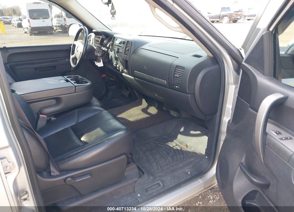 2011 CHEVROLET SILVERADO 1500 LT VIN: 3GCPKSE37BG235324