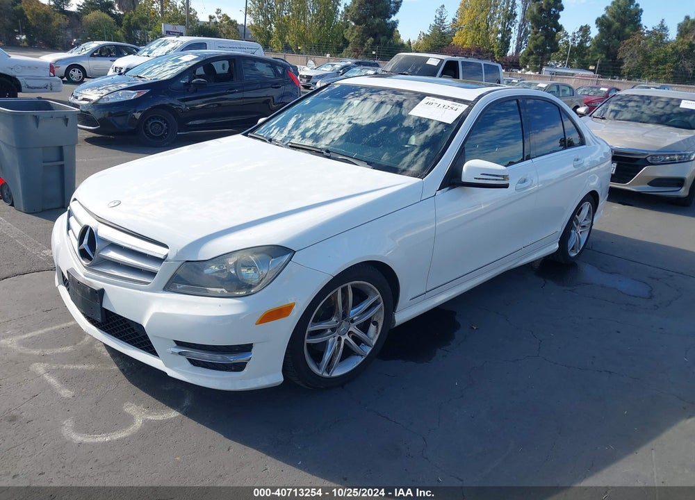 2013 MERCEDES-BENZ C 250 LUXURY/SPORT VIN: WDDGF4HB1DR247514