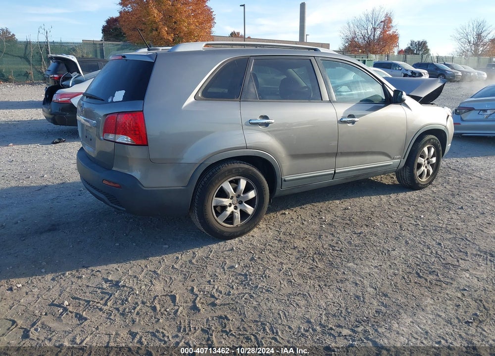 2013 KIA SORENTO LX V6 VIN: 5XYKTDA27DG336235