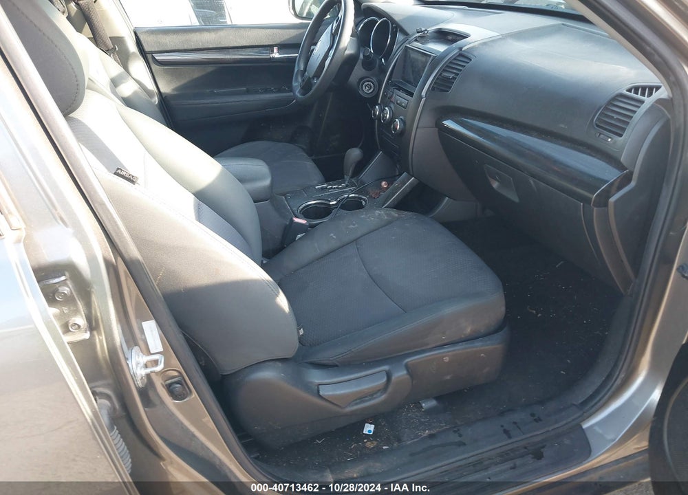 2013 KIA SORENTO LX V6 VIN: 5XYKTDA27DG336235