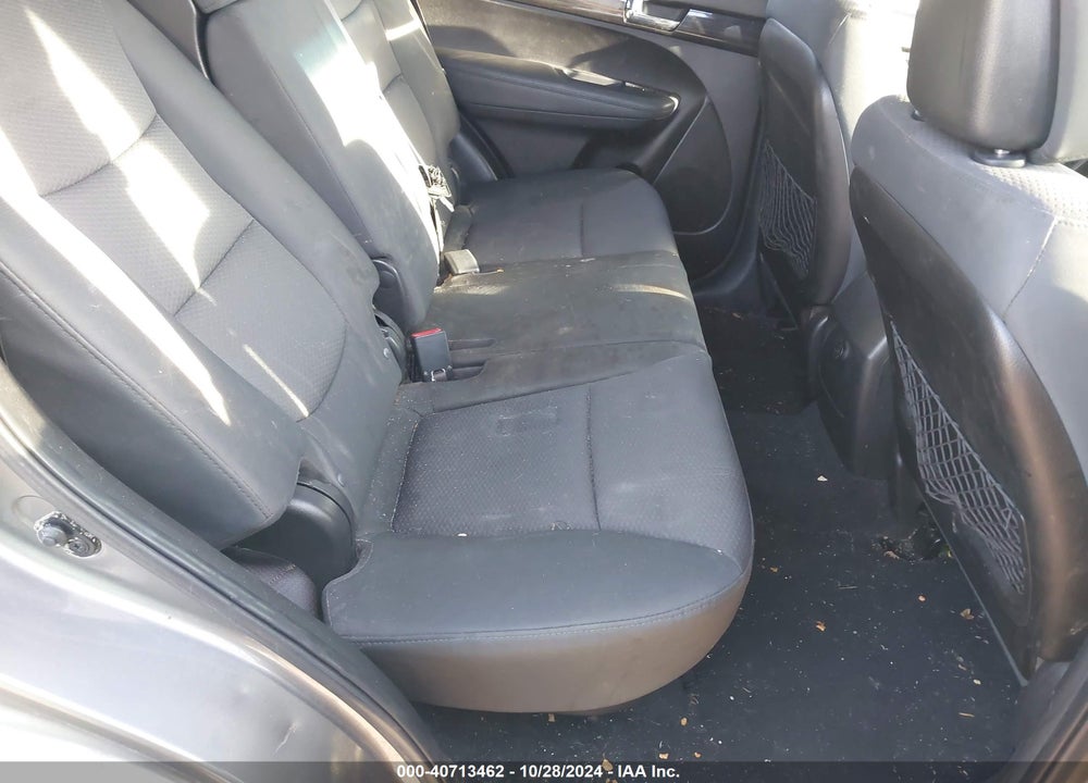 2013 KIA SORENTO LX V6 VIN: 5XYKTDA27DG336235