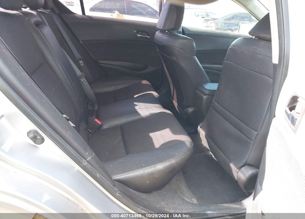 2013 ACURA ILX 2.0L VIN: 19VDE1F33DE021232