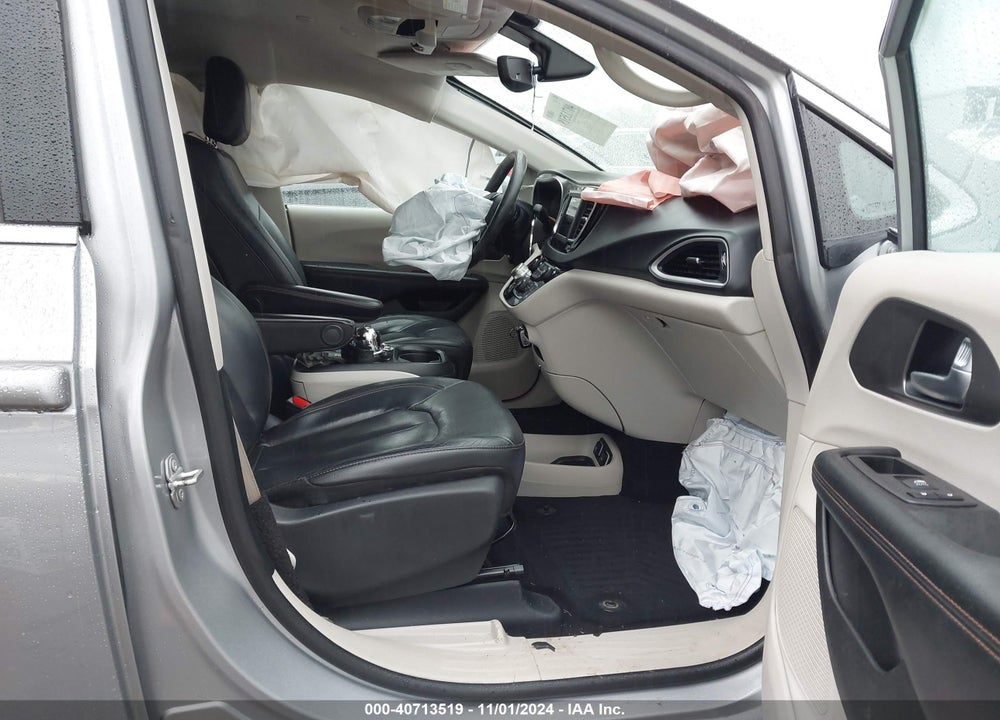2020 CHRYSLER PACIFICA TOURING L VIN: 2C4RC1BG0LR118039