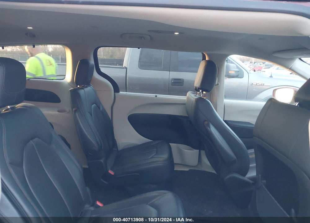 2017 CHRYSLER PACIFICA TOURING L VIN: 2C4RC1BGXHR665603