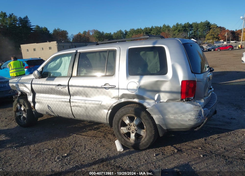 2011 HONDA PILOT EX-L VIN: 5FNYF4H55BB068369