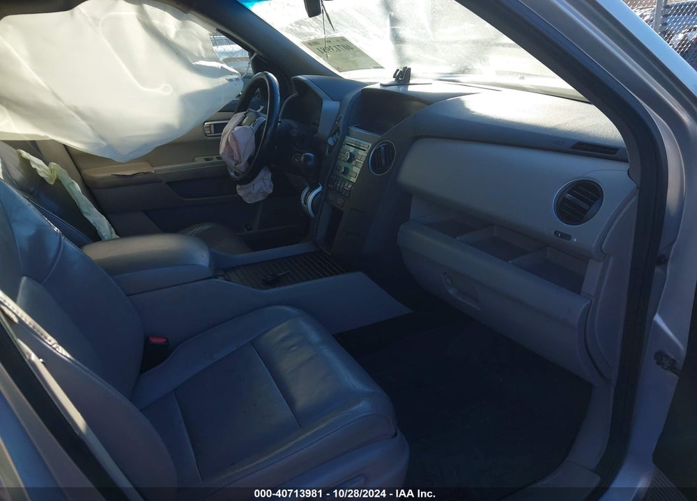 2011 HONDA PILOT EX-L VIN: 5FNYF4H55BB068369