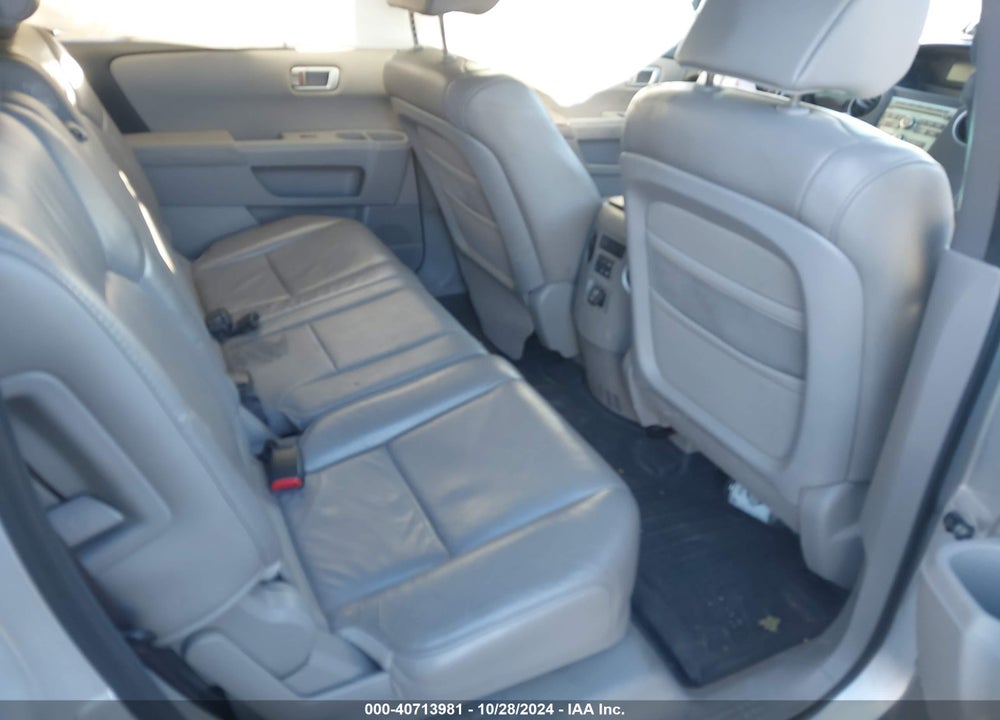 2011 HONDA PILOT EX-L VIN: 5FNYF4H55BB068369