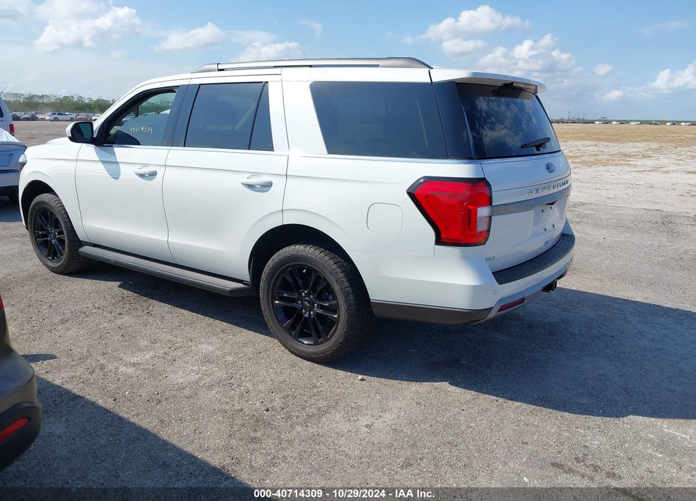 2024 FORD EXPEDITION XLT VIN: 1FMJU1H85REA60067