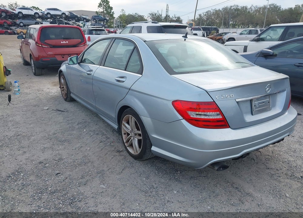 2013 MERCEDES-BENZ C 250 LUXURY/SPORT VIN: WDDGF4HB2DR295314