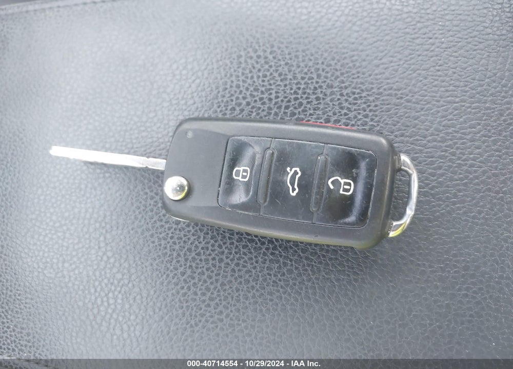2014 VOLKSWAGEN JETTA 1.8T SE VIN: 3VWD07AJ2EM301534