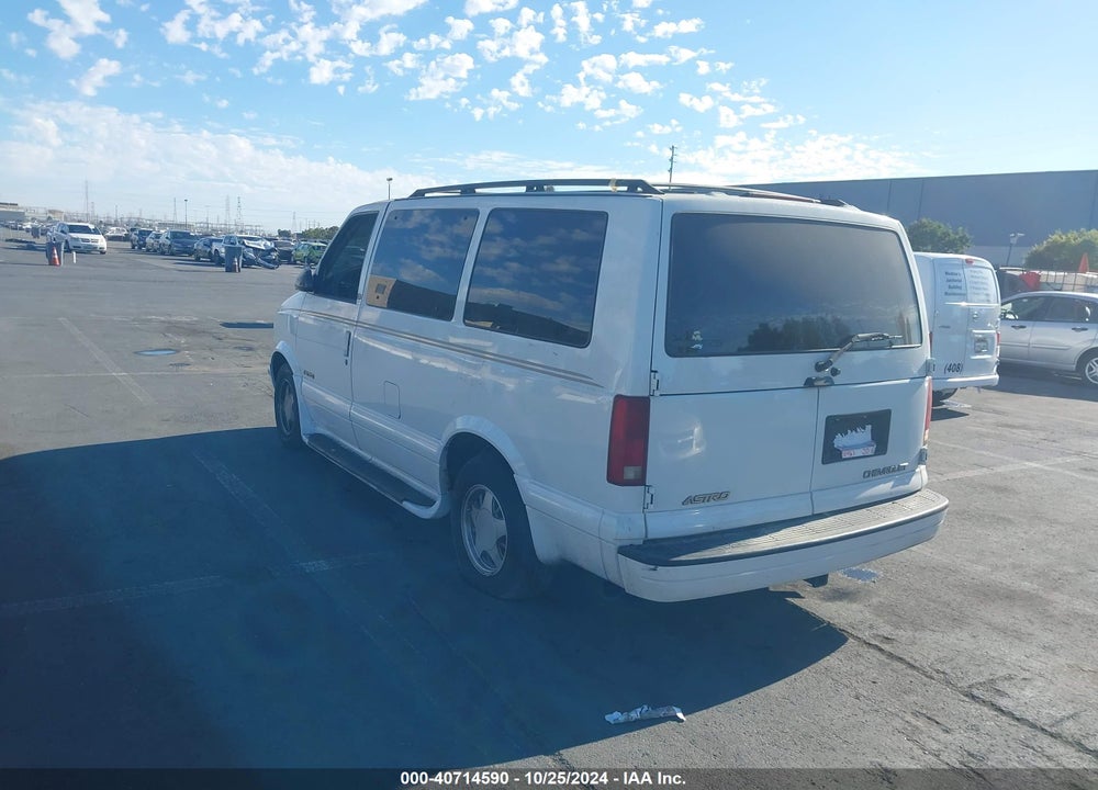 2002 CHEVROLET ASTRO LS VIN: 1GNDM19X72B125295