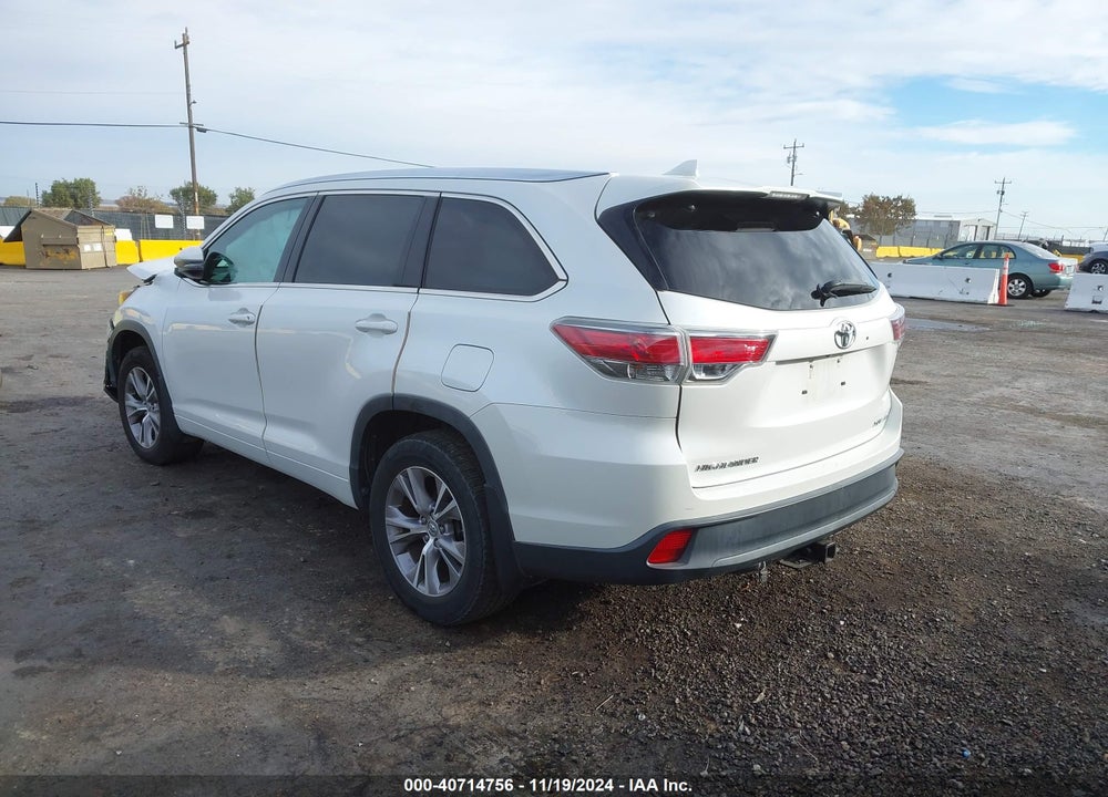 2015 TOYOTA HIGHLANDER XLE V6 VIN: 5TDJKRFH6FS190215