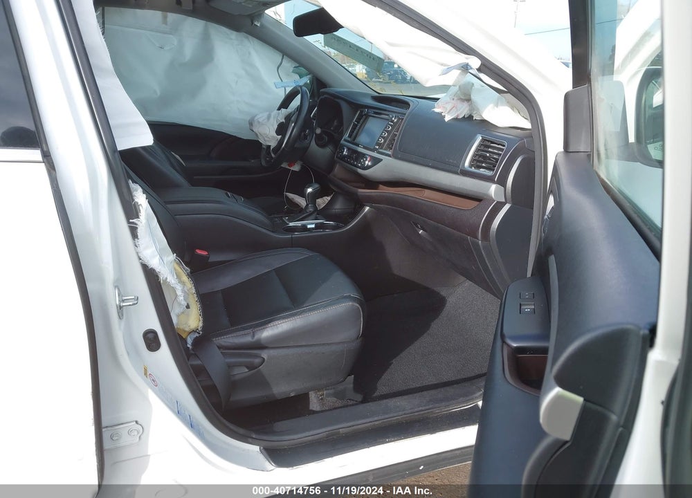 2015 TOYOTA HIGHLANDER XLE V6 VIN: 5TDJKRFH6FS190215