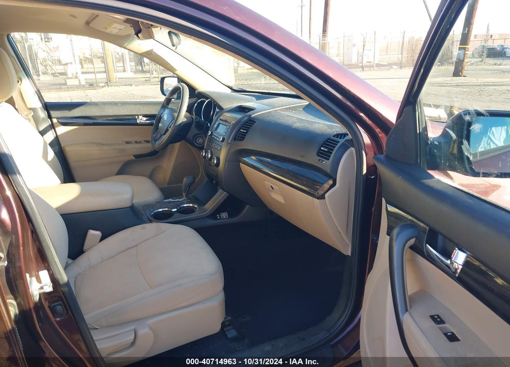 2012 KIA SORENTO LX V6 VIN: 5XYKT4A26CG281291