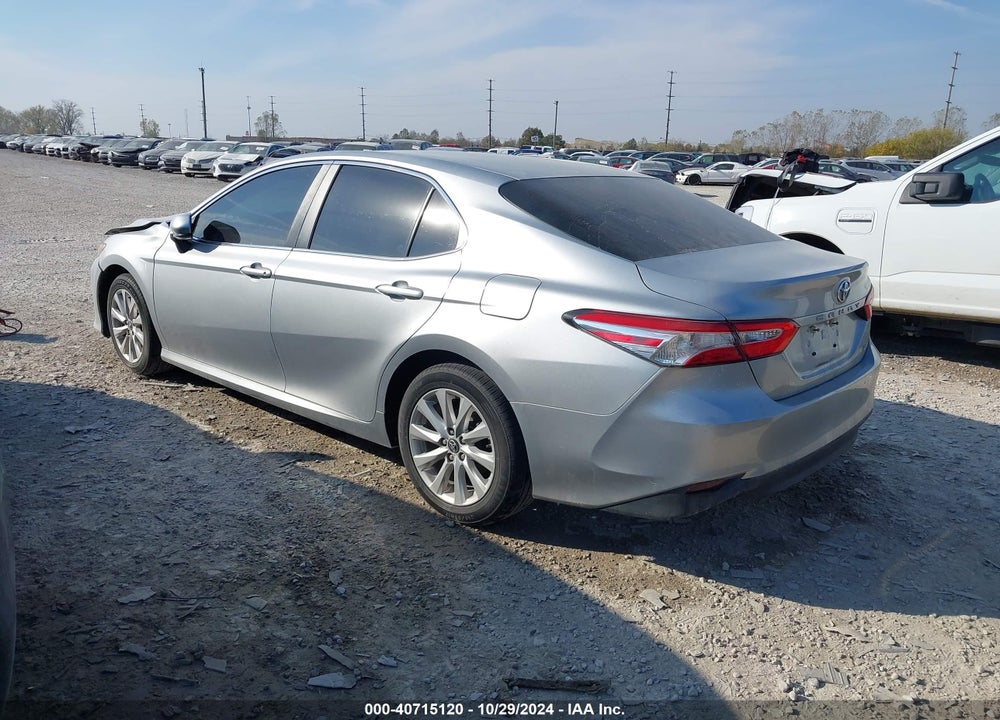 2018 TOYOTA CAMRY LE VIN: 4T1B11HK8JU527520